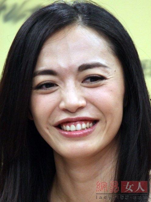 娱乐吃瓜酱尴尬丫头,揭秘娱乐圈背后的尴尬瞬间  第3张